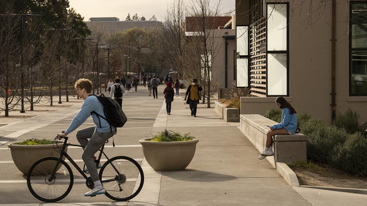 US News Article 20220214-campus-life-9940 photo credit Gregory Urquiaga UC Davis